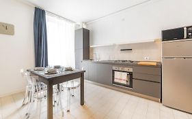 Roomy Apartment Close To Subway M5!