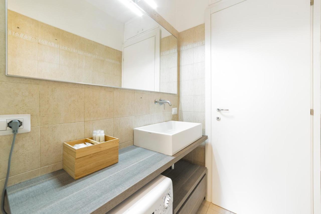 Roomy Apartment Close To Subway M5! Milano Esterno foto